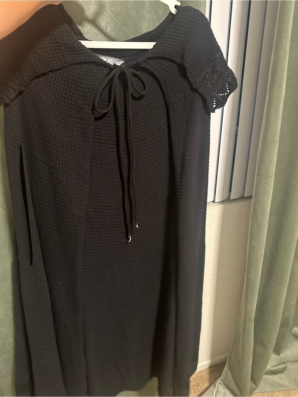 Foxblood Black Knit Cape - Picture 5 of 7